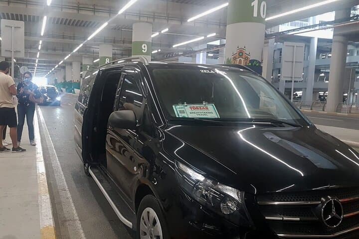 Private Istanbul Airport (IST) Arrival or Departure Transfer