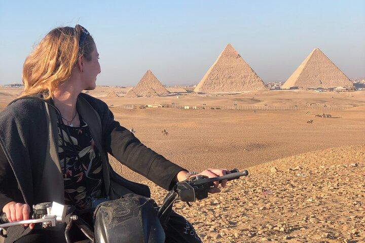Excursion en quad dans les pyramides du désert de Gizeh avec transferts et boissons