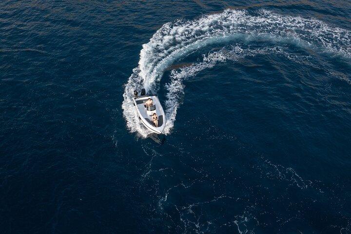 Santorini Private Adventure – Kapitän Ihre eigene Kreuzfahrt