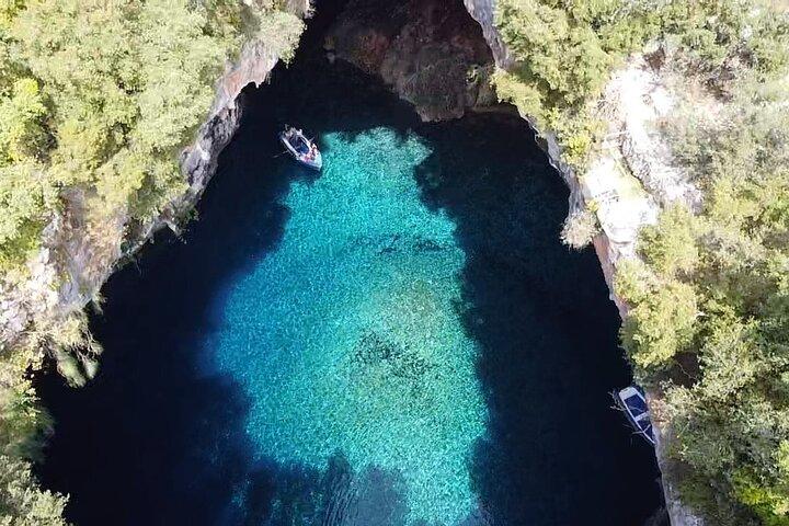 ミルトス水泳、メリッサニ湖洞窟ボートツアープライベートツアー
