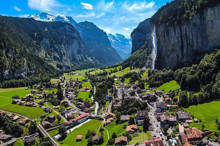 スイス村への日帰り旅行： インターラーケン・グリンデルヴァルト&ラウターブルンネン