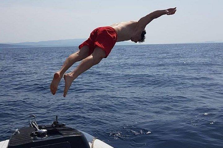 プライベートボートで金角湾、フヴァール島、パクレニ島を巡る1日ツアー