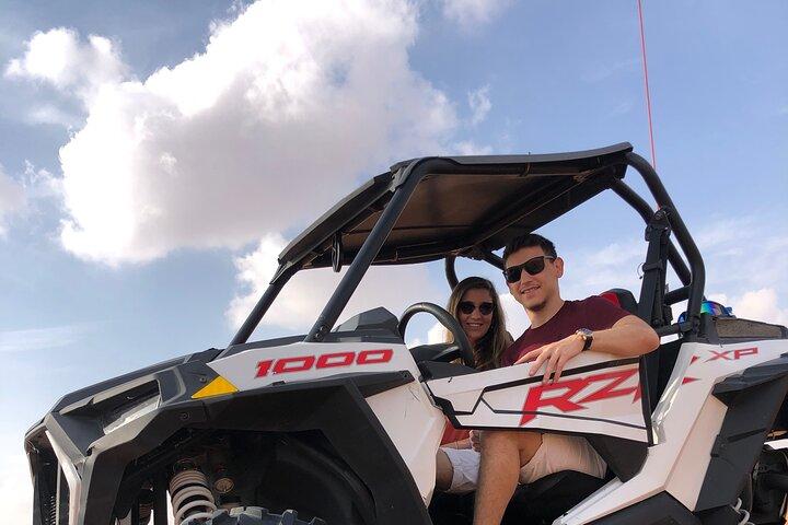 Buggy-avontuur in de woestijn in Dubai
