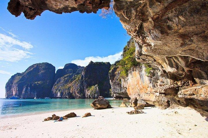 プーケットからスピードボートで行くピピ諸島、カイ島＆マヤベイ