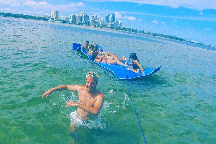 マイアミのプライベートボートレンタルで砂州などへ