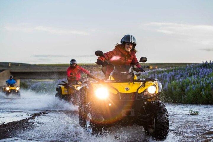 レイキャビク発ATVクワッドバイクツアー＆ブルーラグーン体験