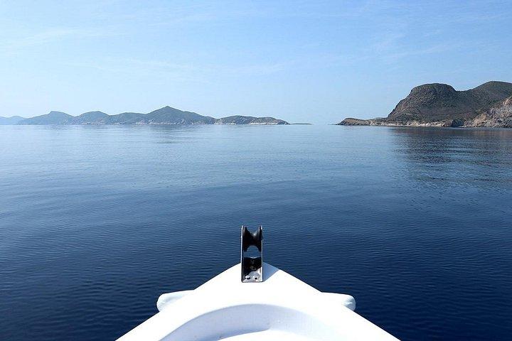 免許不要でボートを借りてパロス島を発見