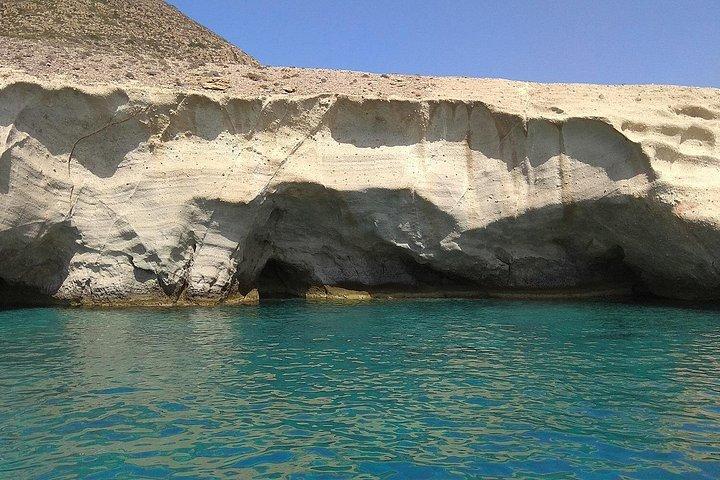 免許不要でボートを借りてパロス島を発見