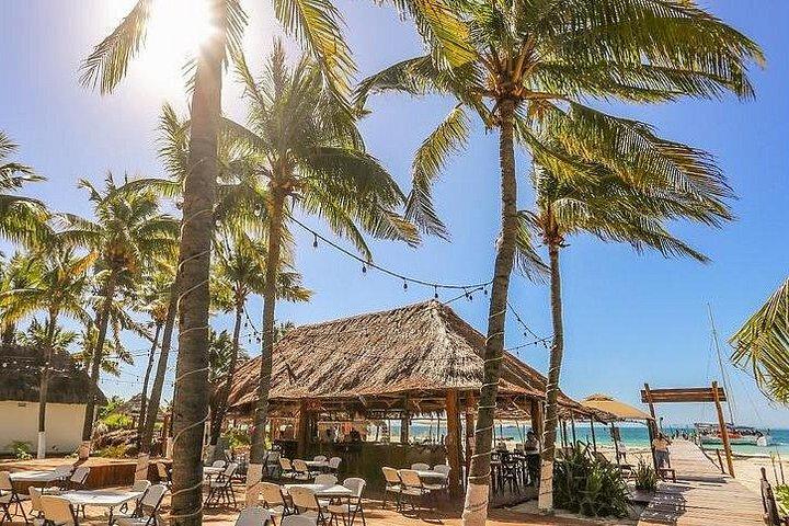 ムヘーレス島クルーズ、ビーチクラブ、シュノーケル、ランチ、オープンバー付き