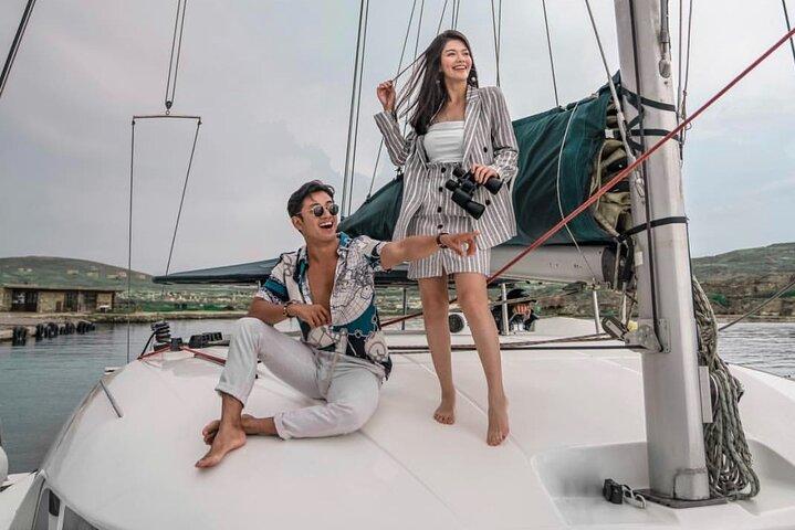 食事、飲み物、交通機関を含む高級Catamaran Semiプライベートクルーズ。