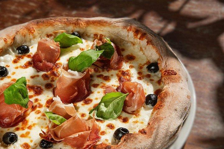 Pizza Cooking Class with Tiramisu and Drinks in Rome City Center