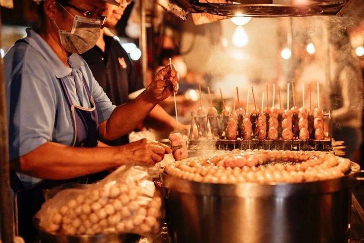 小グループで食べて、飲んで、探検 - ビゼリーまたは地元のフード ツアー