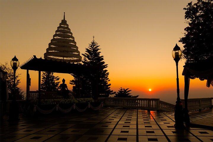 Sunrise Blessing Experience på Doi Suthep med lille gruppe