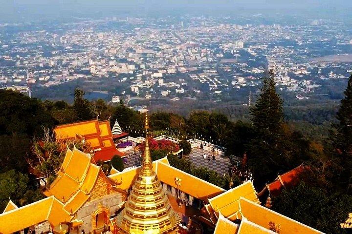 小グループでのドイステープでの日の出の祝福体験