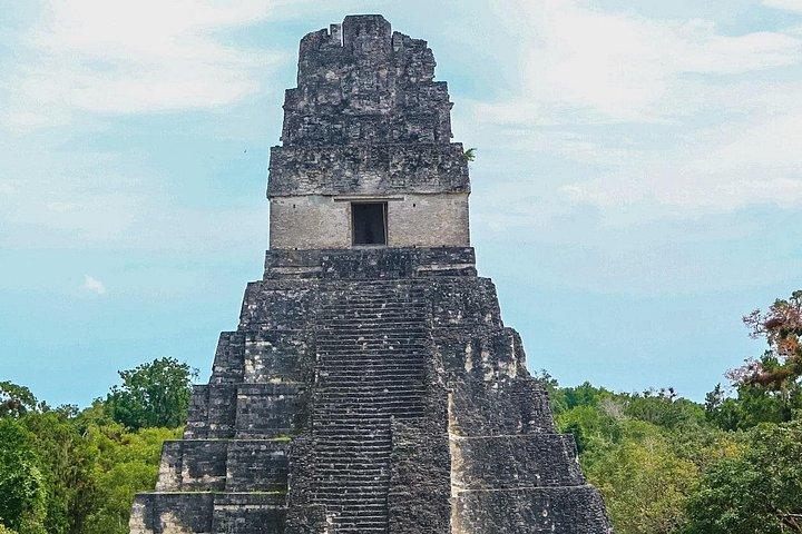 Besuchen Sie die Maya-Ruinen von Tikal von San Ignacio aus mit einem sitzenden Mittagessen