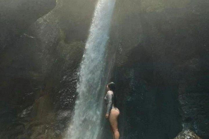 CR ナチュラル ワンダーズ トレック。バホス デル トロの滝トレイル + ポアス火山。