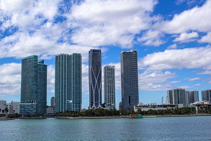 アルティメットマイアミボートツアー：マンション＆スカイライン（オプション）