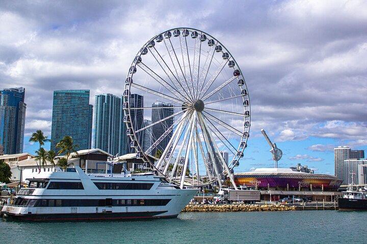 Ultimative Miami Bootstour : Villen & Skyline mit optionaler Abholung