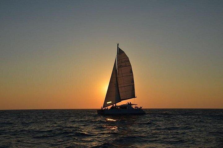 Santorini: Small Group Catamaran Cruise with BBQ Fish & Drinks