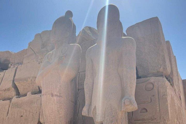サファガ国際港からのルクソールハイライトへの2つの王室の日帰り旅行