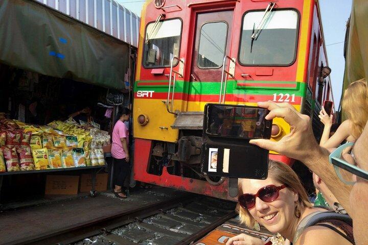 アンパワボート＆鉄道マーケット：マルチランプライベートツアー