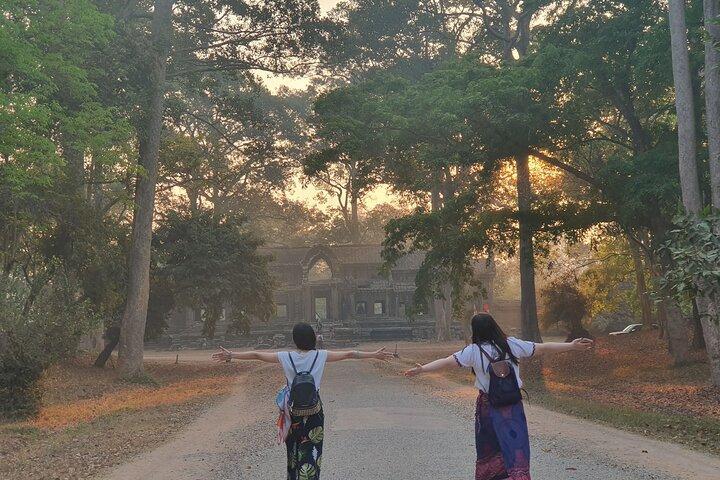 英語を話すSUVカードライバーによるプライベートアンコールサンライズ＆主要寺院ツアー