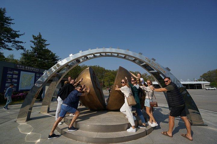 プレミアム プライベート DMZ ツアー & (吊り橋または N タワー) には昼食が含まれます