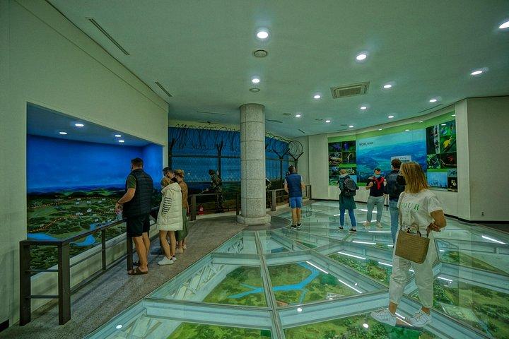 プレミアム プライベート DMZ ツアー & (吊り橋または N タワー) には昼食が含まれます