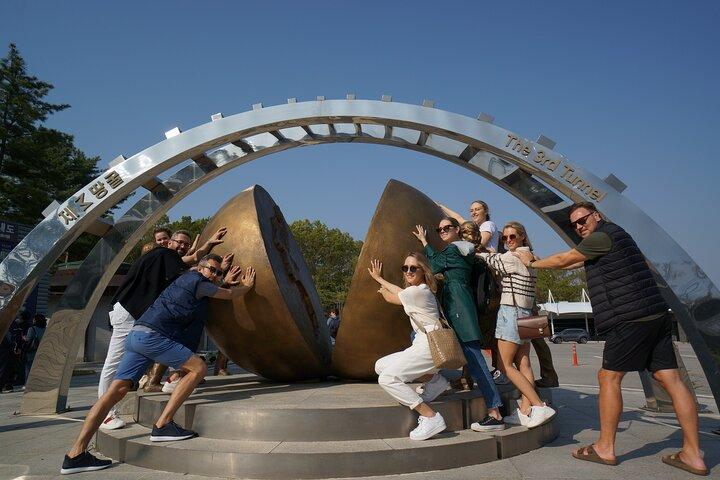 [Tour privado de día completo a DMZ] y The War Memorial incluyen almuerzo
