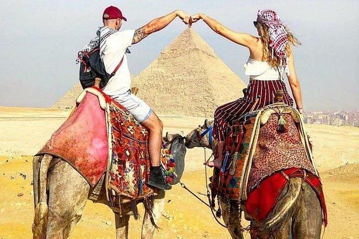 8時間ギザのピラミッドへのプライベート旅行サッカラメンフィスとショッピング