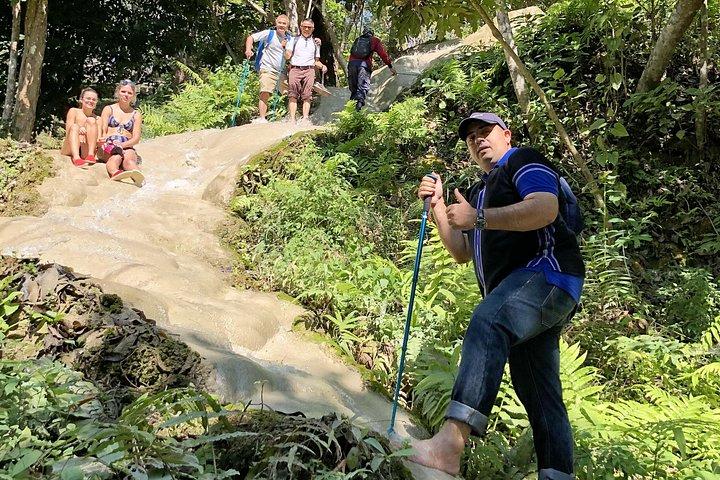 ドイステープ寺院、パラド寺院、スティッキー滝の 1 日