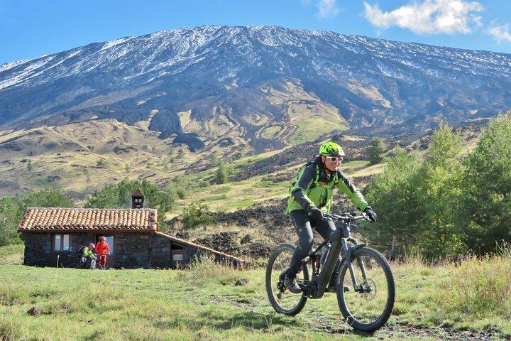 Tour completo do Etna por E-MTB