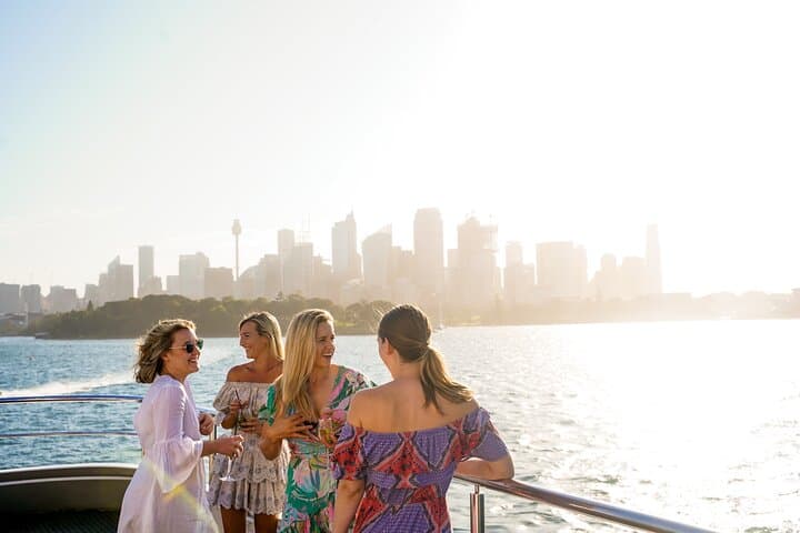 Sydney: Harbour Experience Sightseeing Cruise