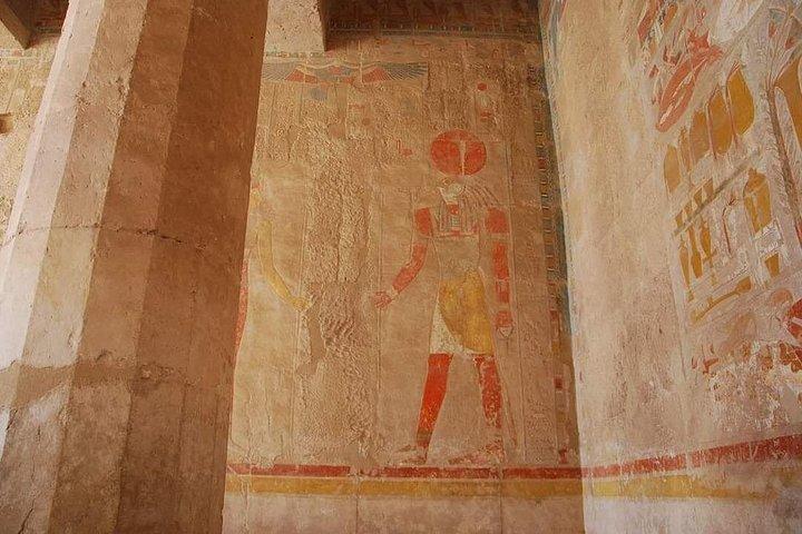 サファガ国際港からのルクソールハイライトへの2つの王室の日帰り旅行