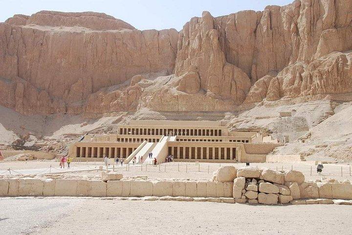 サファガ国際港からのルクソールハイライトへの2つの王室の日帰り旅行