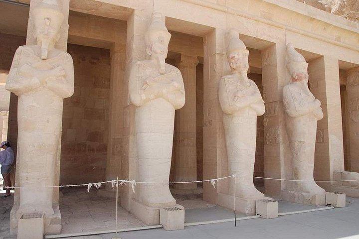 サファガ国際港からのルクソールハイライトへの2つの王室の日帰り旅行