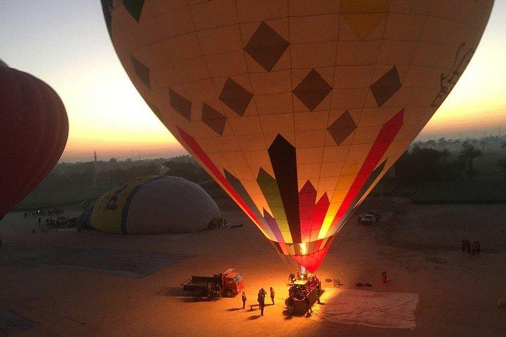 アスワンからルクソールまでの4日間クルーズ（インコーポレイテッド・アブ・シンベル＆熱気球）