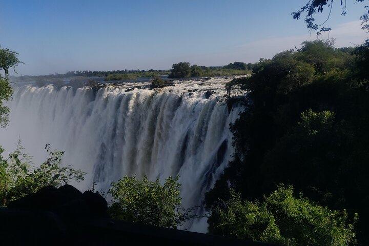 ビクトリアフォールズ-シュングナムティティマガイド付きツアー（ザンビア側）