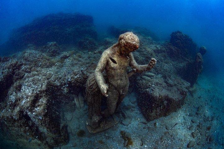 ナポリからバイアでスキューバダイビングと水中ローマ遺跡に挑戦