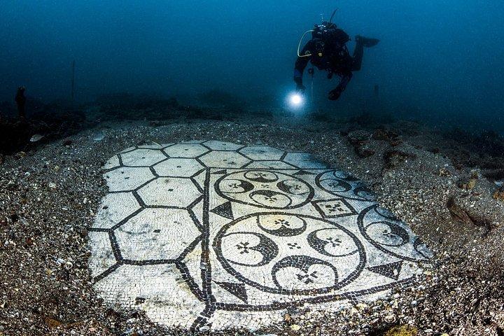 ナポリからバイアでスキューバダイビングと水中ローマ遺跡に挑戦