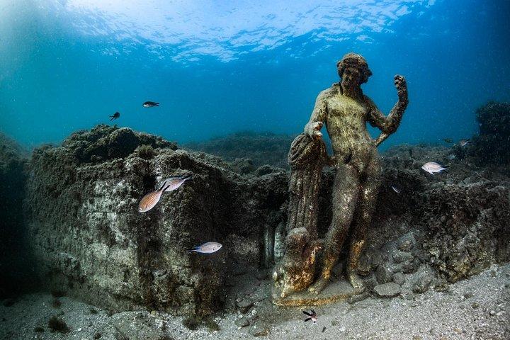 ナポリからバイアでスキューバダイビングと水中ローマ遺跡に挑戦