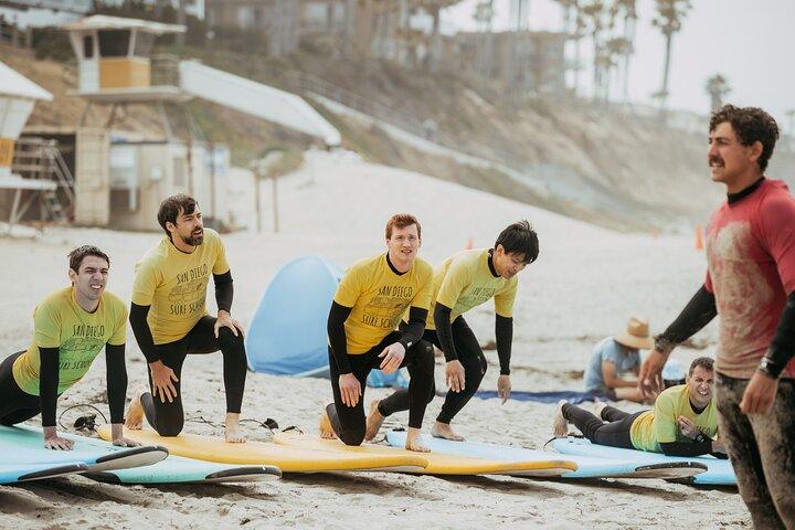 Lezione di surf di gruppo