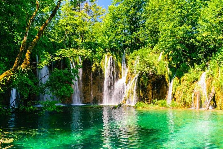 Excursión de día completo al Parque Nacional de los Lagos de Plitvice desde Zadar
