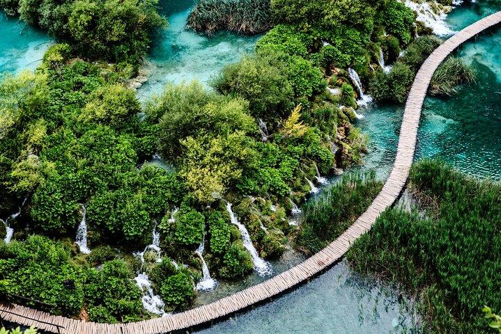 ザダル発プリトヴィッツェ湖群国立公園の 1 日ツアー