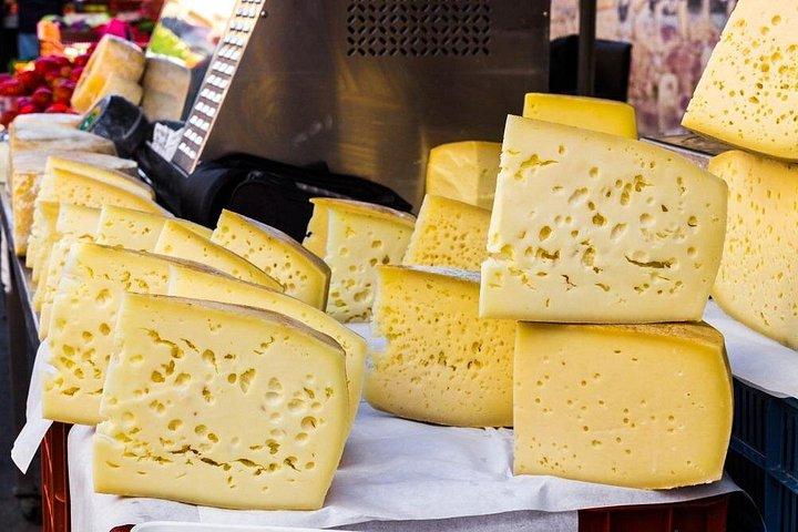 ハニアの街歩き「食の試食ツアー」