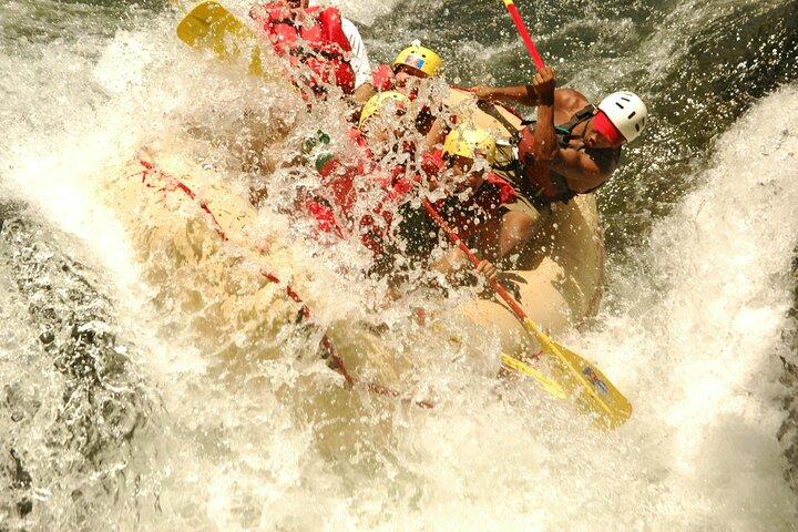 Tenorio Wildwasser-Rafting Stufe III und IV Klasse