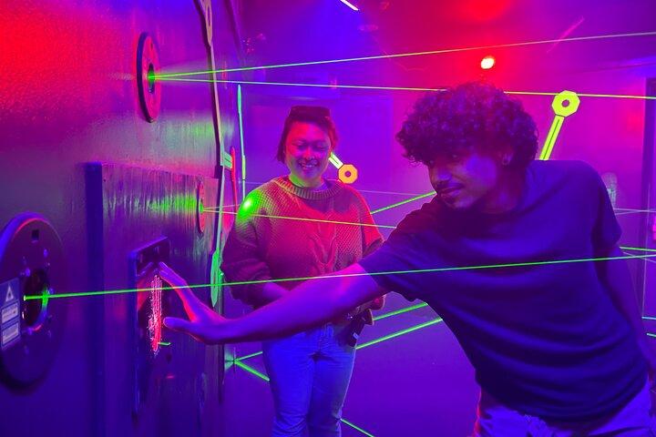 PIER 39 San Francisco Thrill Explorer：フライヤー、7D、VR＆レーザーメイズ