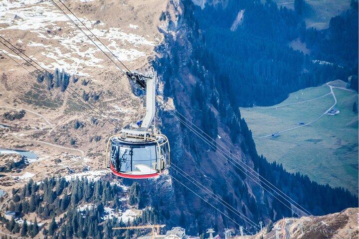チューリッヒ発、ティトリス山への日帰り旅行永遠の雪と氷河＆ルツェルン