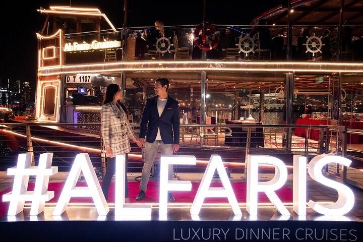 Dubai Canal Dinner Cruise med La Perle Show Sølvbilletter Combo
