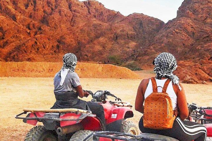 Safari en el desierto en Sharm Elsheikh quads y coches buggy